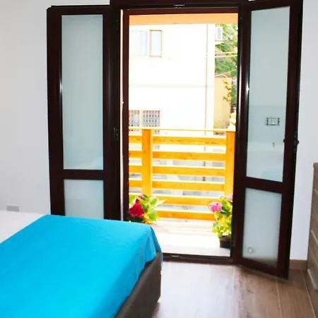 Apartment Il Giardino Di Casa Vacanze T6